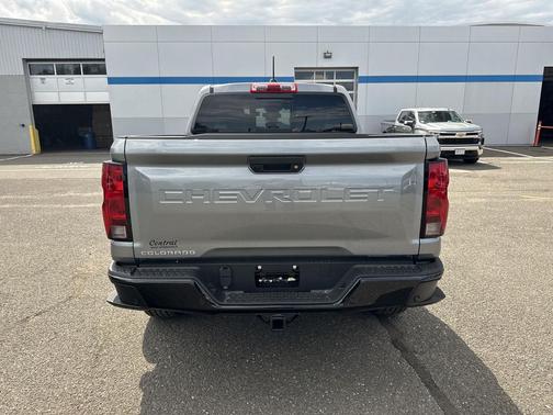 Sterling Gray Metallic 2026 Chevrolet Colorado Trail Boss