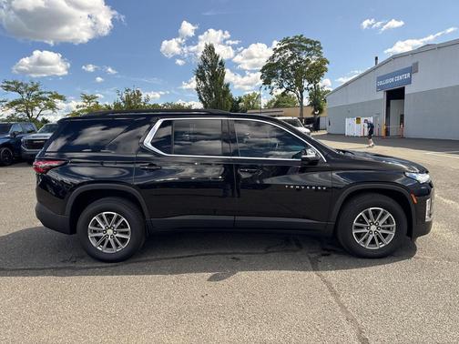 Mosaic Black Metallic 2023 Chevrolet Traverse LT Leather
