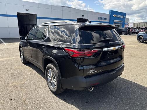 Mosaic Black Metallic 2023 Chevrolet Traverse LT Leather