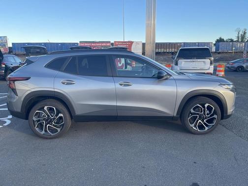 Sterling Gray Metallic 2026 Chevrolet Trax FWD 2RS