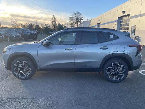 Sterling Gray Metallic 2026 Chevrolet Trax FWD 2RS