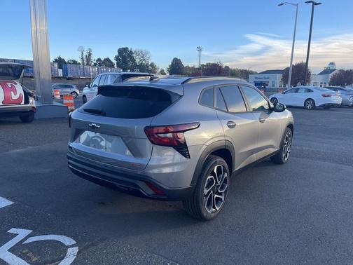 Sterling Gray Metallic 2026 Chevrolet Trax FWD 2RS
