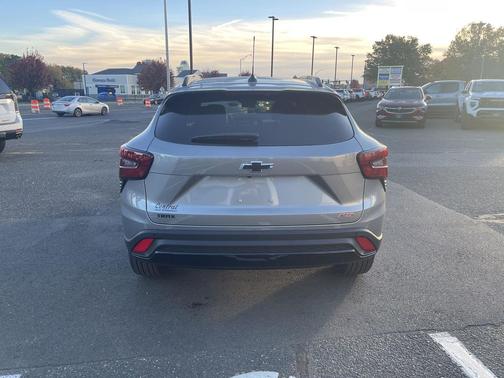 Sterling Gray Metallic 2026 Chevrolet Trax FWD 2RS