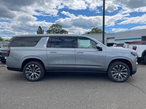 2025 Chevrolet Suburban 4WD High Country