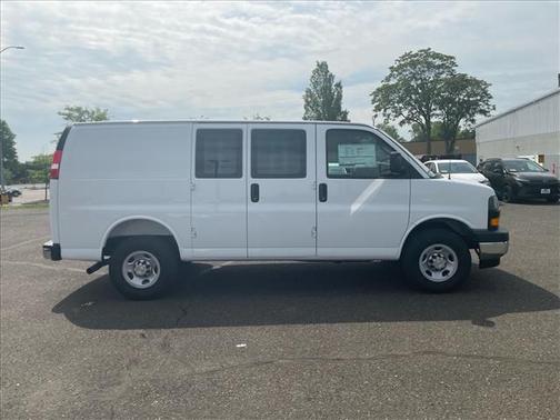 Summit White 2026 Chevrolet Express 2500 LT