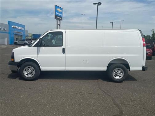 Summit White 2026 Chevrolet Express 2500 LT