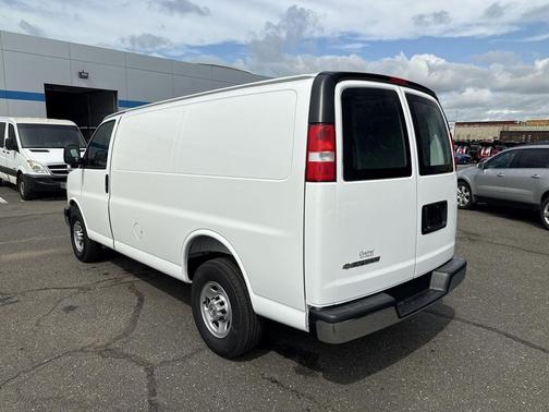 Summit White 2026 Chevrolet Express 2500 LT