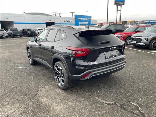Mosaic Black Metallic 2026 Chevrolet Trax FWD 2RS