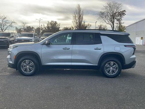 Sterling Gray Metallic 2025 Chevrolet Traverse LT