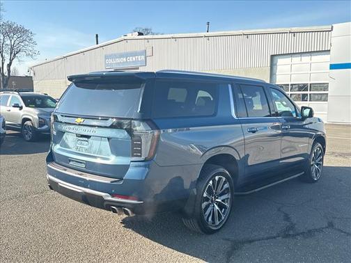 2025 Chevrolet Suburban 4WD High Country