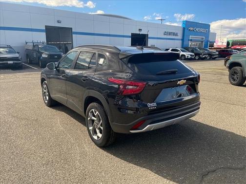 Mosaic Black Metallic 2026 Chevrolet Trax LT