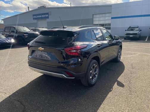 Mosaic Black Metallic 2026 Chevrolet Trax LT