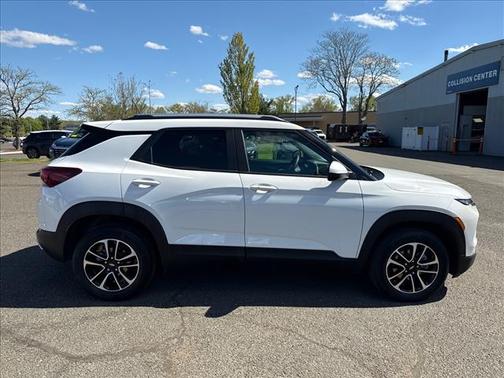 Summit White 2025 Chevrolet Trailblazer LT