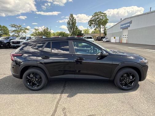 Mosaic Black Metallic 2026 Chevrolet Trax LT