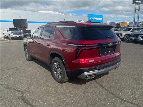 Radiant Red Tintcoat 2026 Chevrolet Traverse LT