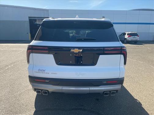 Summit White 2026 Chevrolet Traverse LT