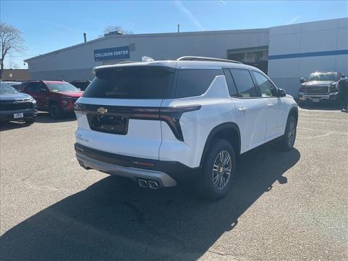 Summit White 2026 Chevrolet Traverse LT