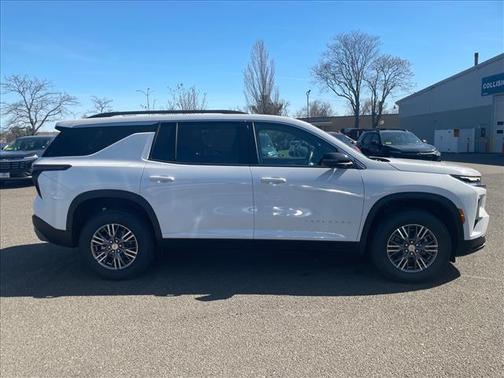Summit White 2026 Chevrolet Traverse LT