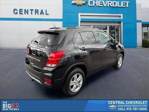 Mosaic Black Metallic 2022 Chevrolet Trax LT