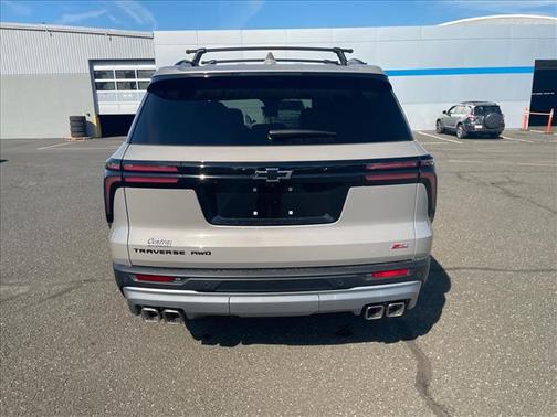 Sandstone Gray 2026 Chevrolet Traverse AWD Z71