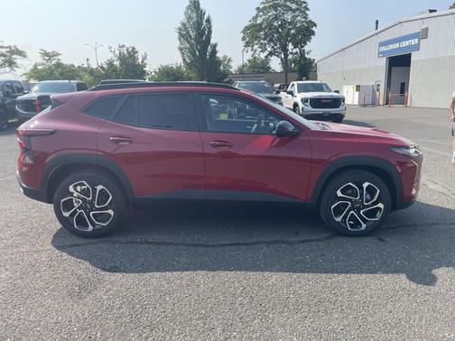 Apex Red 2026 Chevrolet Trax FWD 2RS