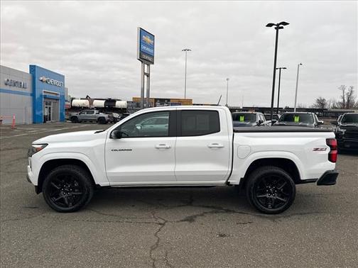 Summit White 2025 Chevrolet Colorado Z71