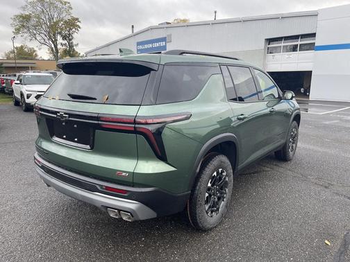 Trillium Green Metallic 2027 Chevrolet Traverse AWD Z71