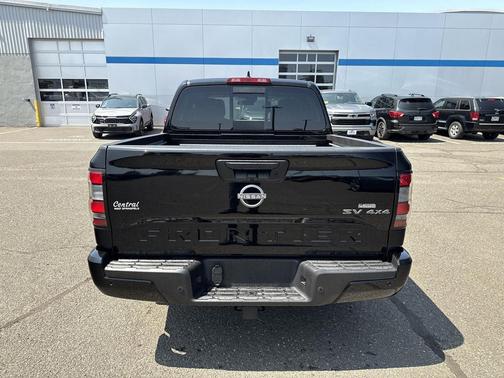 Super Black 2023 Nissan Frontier SV