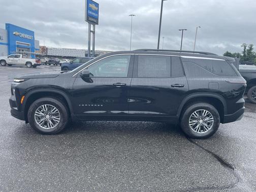 Mosaic Black Metallic 2026 Chevrolet Traverse LT