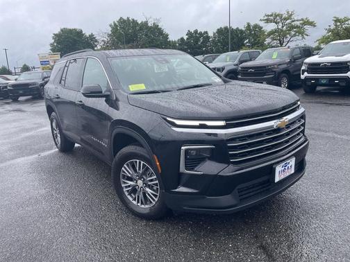 Mosaic Black Metallic 2026 Chevrolet Traverse LT