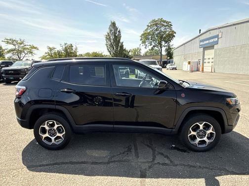Diamond Black Crystal Pearlcoat 2022 Jeep Compass Trailhawk