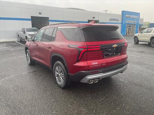 Radiant Red Tintcoat 2026 Chevrolet Traverse LT