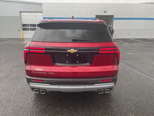 Radiant Red Tintcoat 2026 Chevrolet Traverse LT