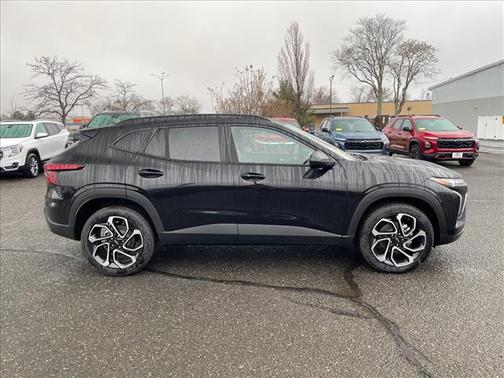 Mosaic Black Metallic 2026 Chevrolet Trax FWD 2RS