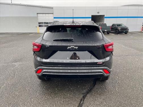 Mosaic Black Metallic 2026 Chevrolet Trax FWD 2RS