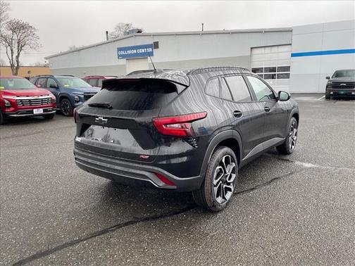 Mosaic Black Metallic 2026 Chevrolet Trax FWD 2RS