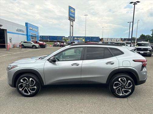 Sterling Gray Metallic 2025 Chevrolet Trax FWD 2RS