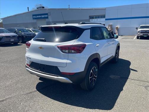 Summit White 2026 Chevrolet Trailblazer LT