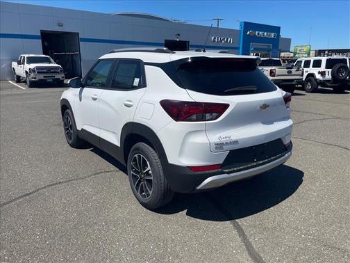 Summit White 2026 Chevrolet Trailblazer LT