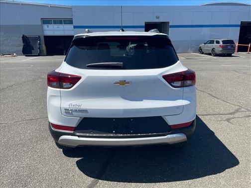 Summit White 2026 Chevrolet Trailblazer LT