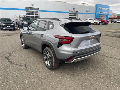 Sterling Gray Metallic 2026 Chevrolet Trax LT