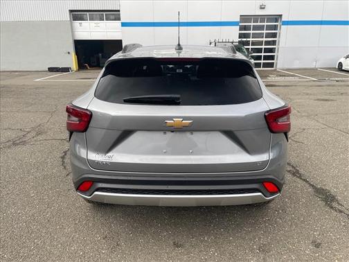 Sterling Gray Metallic 2026 Chevrolet Trax LT