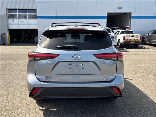 Moon Dust 2022 Toyota Highlander XLE