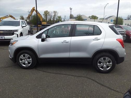 Silver Ice Metallic 2017 Chevrolet Trax LS