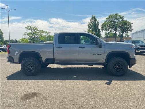 Sterling Gray Metallic 2026 Chevrolet Silverado 2500 Crew Cab, Standard Bed, XR2, 4WD