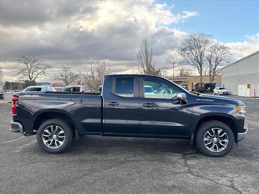 Dark Ash Metallic 2022 Chevrolet Silverado 1500 LT