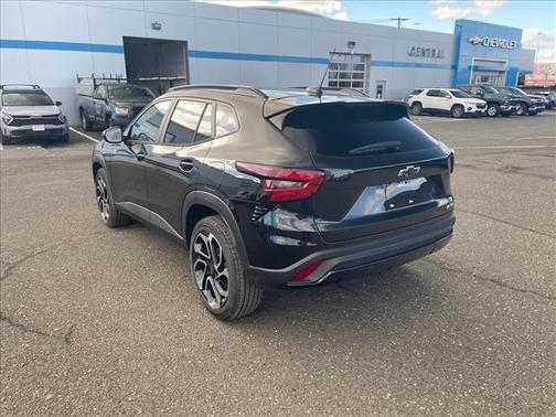 Mosaic Black Metallic 2026 Chevrolet Trax FWD 2RS
