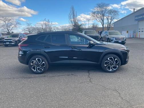 Mosaic Black Metallic 2026 Chevrolet Trax FWD 2RS