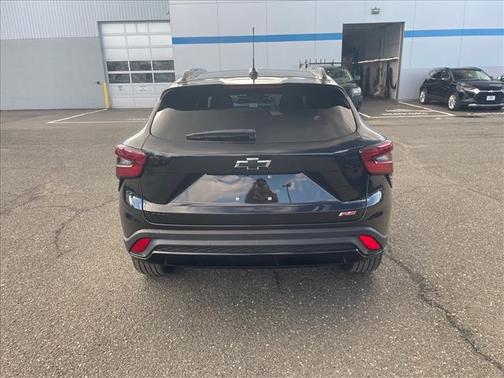 Mosaic Black Metallic 2026 Chevrolet Trax FWD 2RS