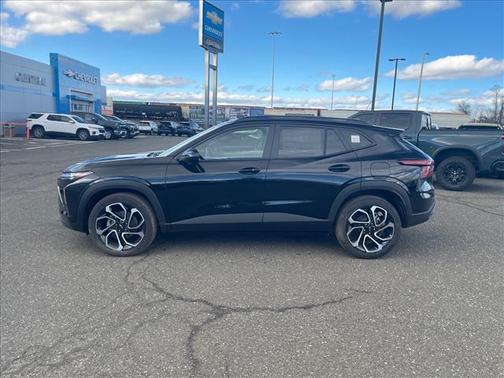 Mosaic Black Metallic 2026 Chevrolet Trax FWD 2RS